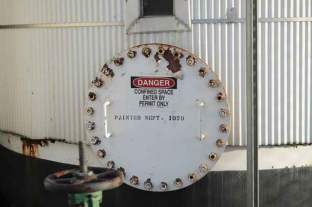 640px-Confined_space_warning_01